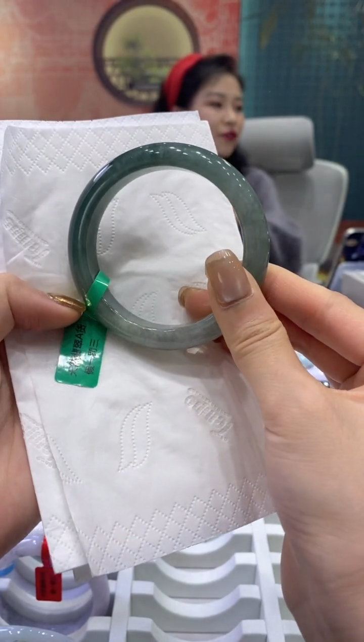 【闪购商品】翡翠手镯未镶嵌多人10652