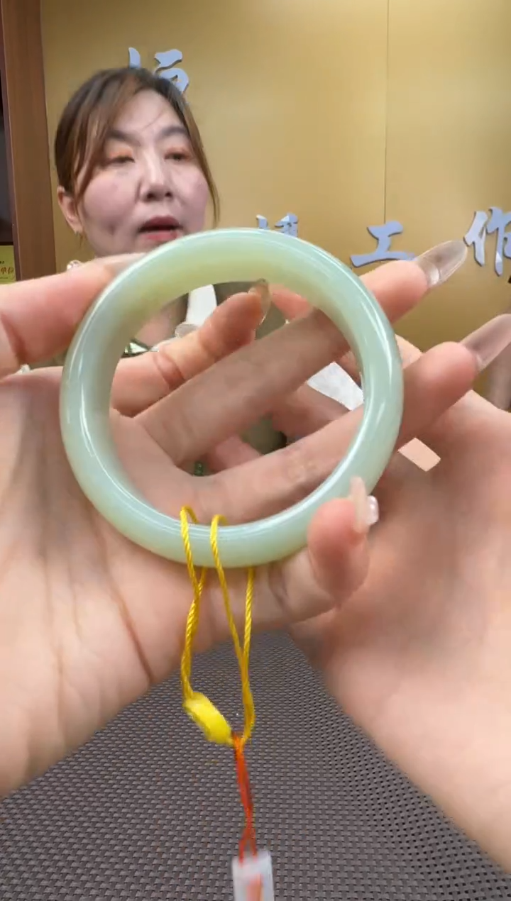 【闪购商品】和田玉手镯未镶嵌58