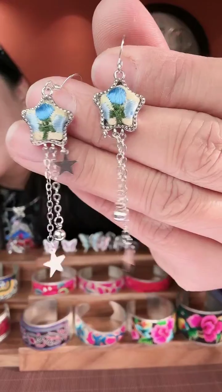 织绣非遗手工苗绣刺绣饰品11