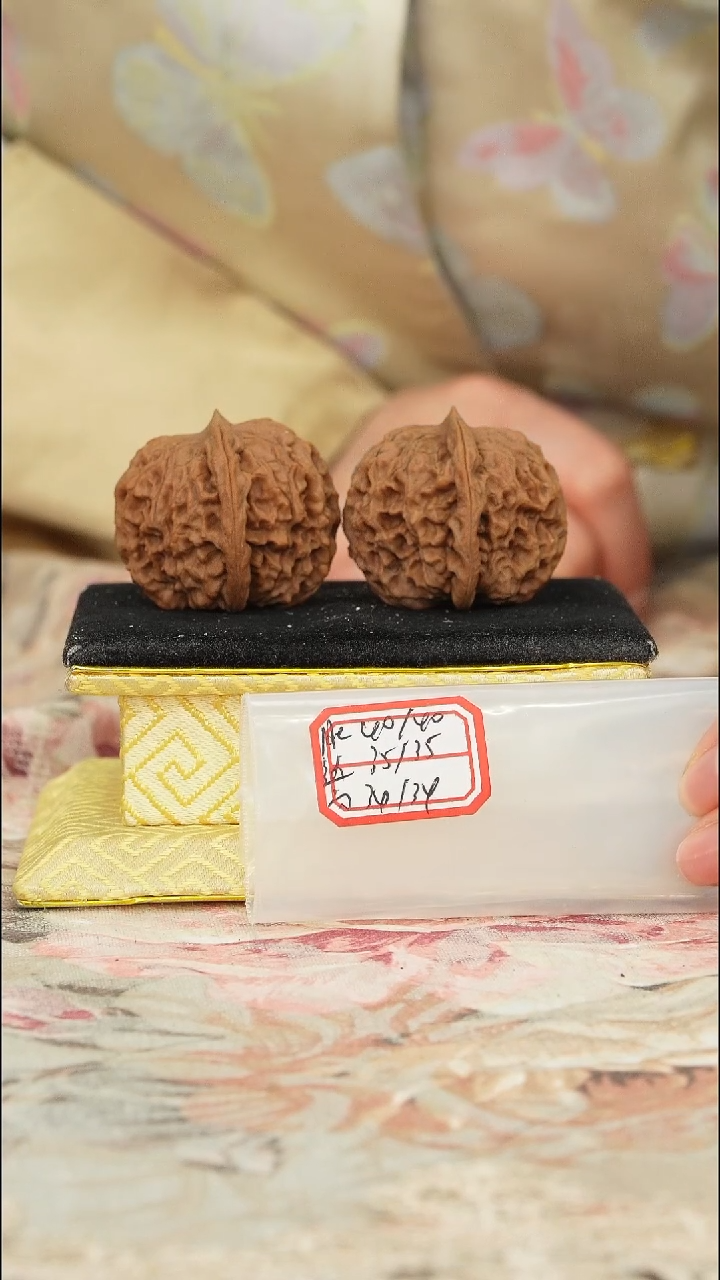 【闪购商品】文玩核桃把件非嫁接元宝