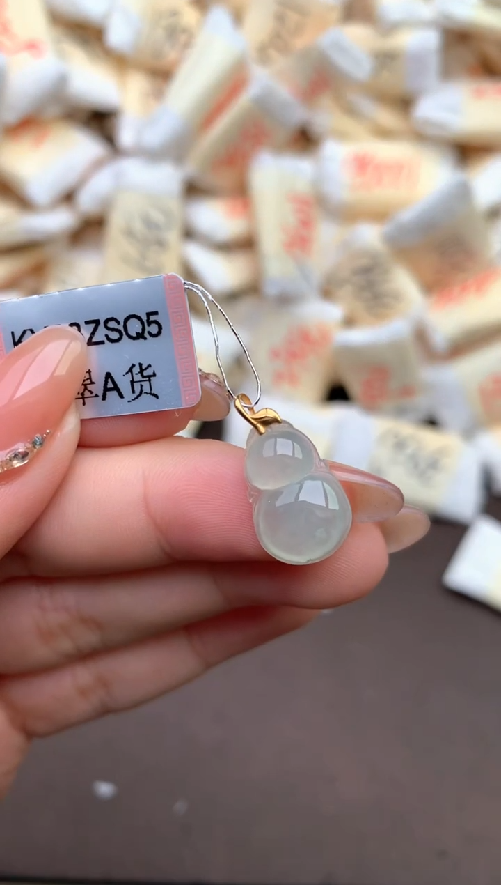 【闪购商品】翡翠挂件18K金镶嵌 —