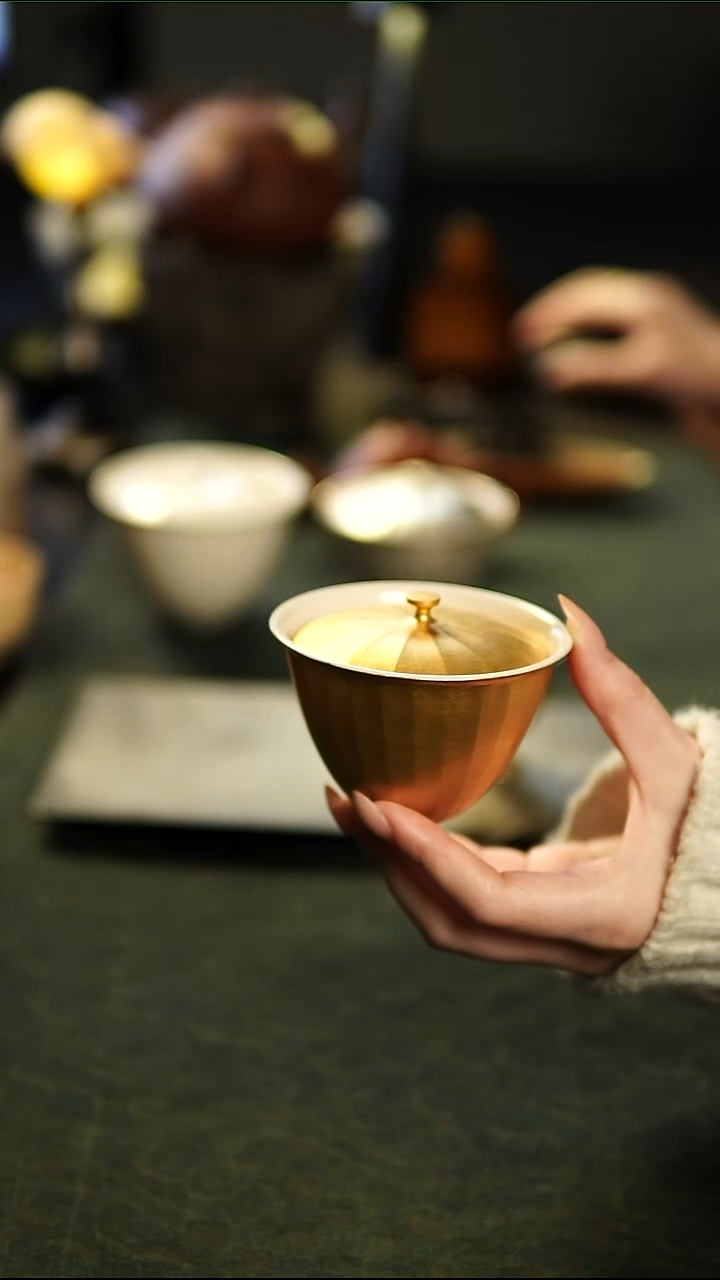 吴一延金釉盖碗小号