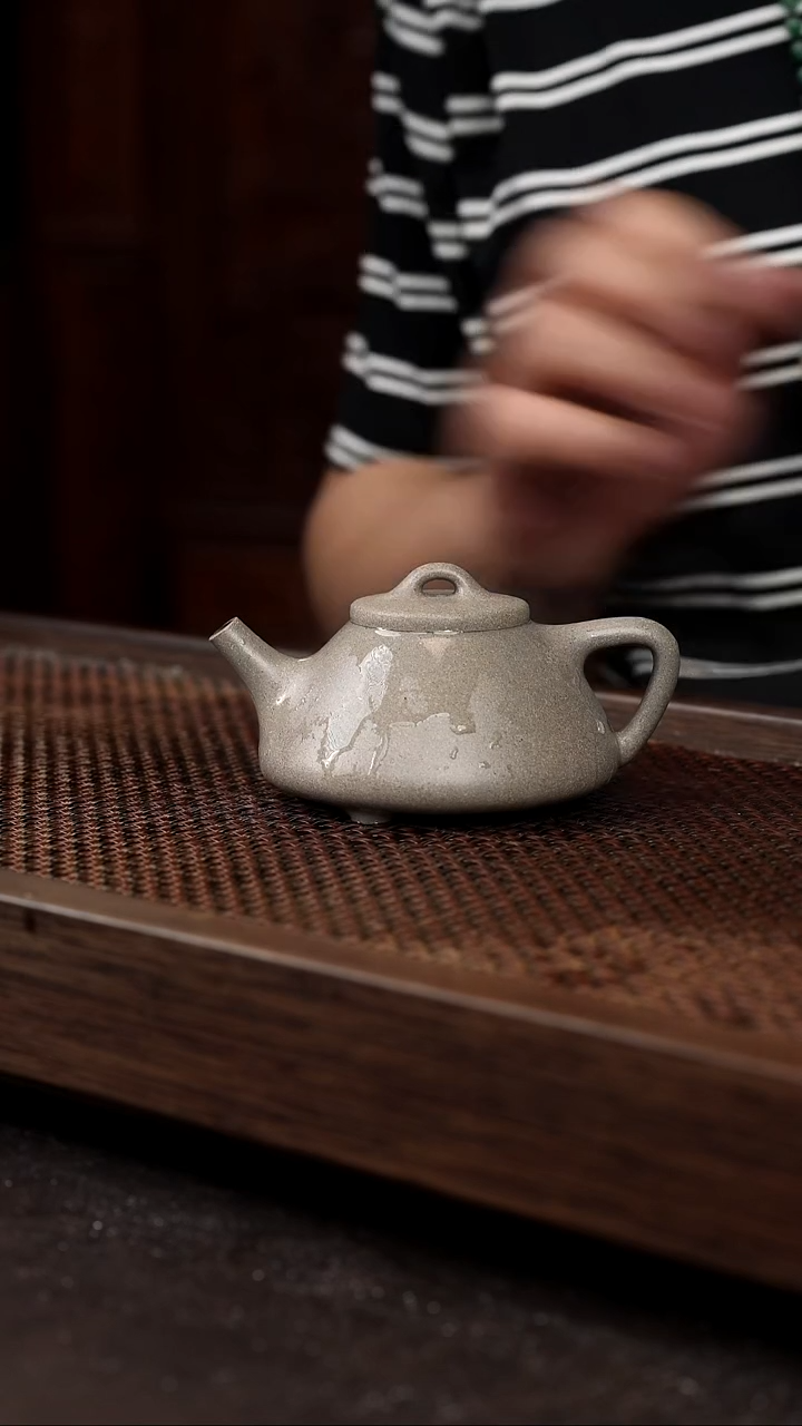 茶壶紫砂青段子冶