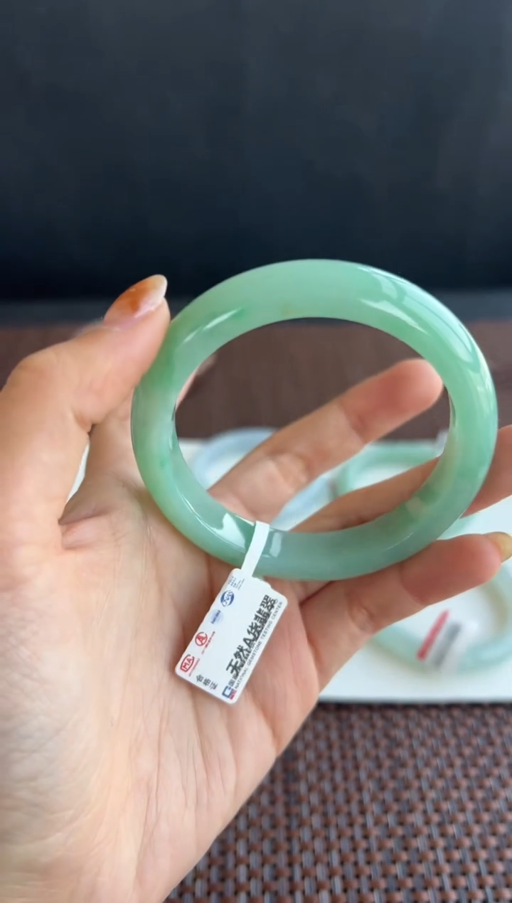 翡翠手镯未镶嵌49号56.8*11.9*8.3