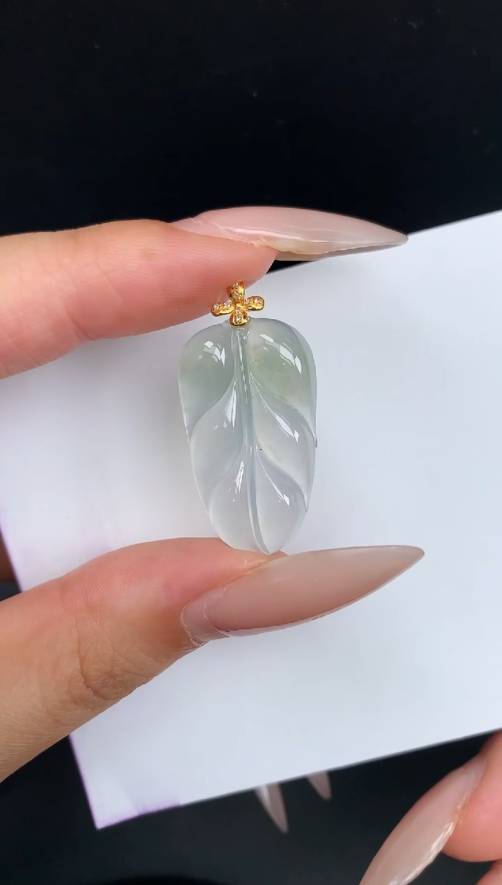 翡翠18K金镶嵌颈饰叶子（无鉴赏期）
