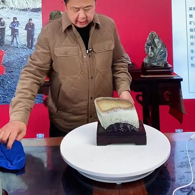 新疆原石摆件带底座发一件编号290