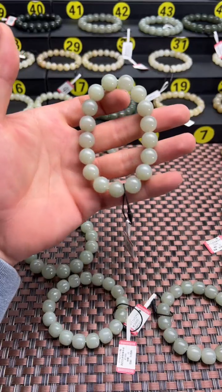 手串未镶嵌和田玉且末料青白玉卡12手串