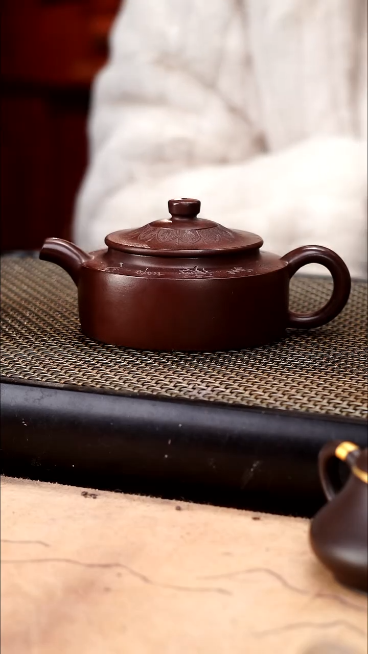 茶壶紫砂紫袍玉砂精工刻绘欢喜周盘200cc