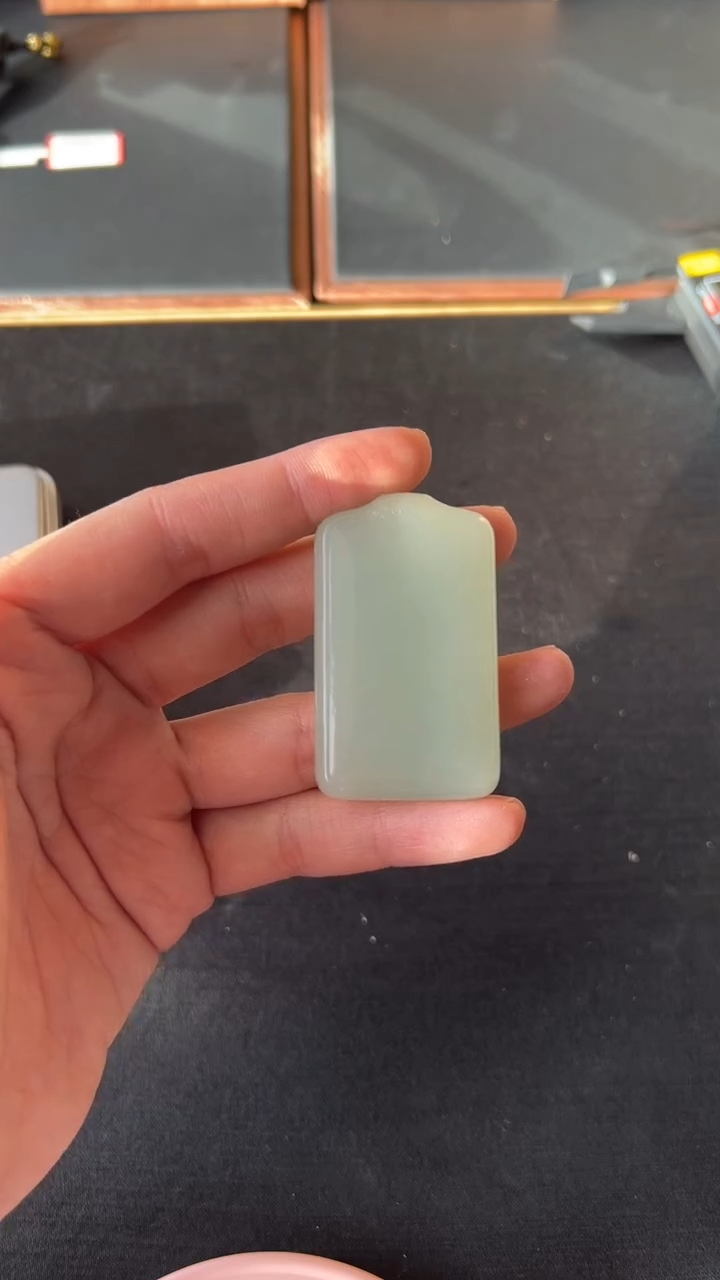 【闪购商品】和田玉吊坠(赠链)未镶嵌且末微色差近矿