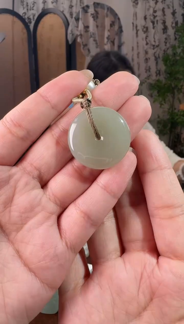 颈饰未镶嵌和田玉平安扣