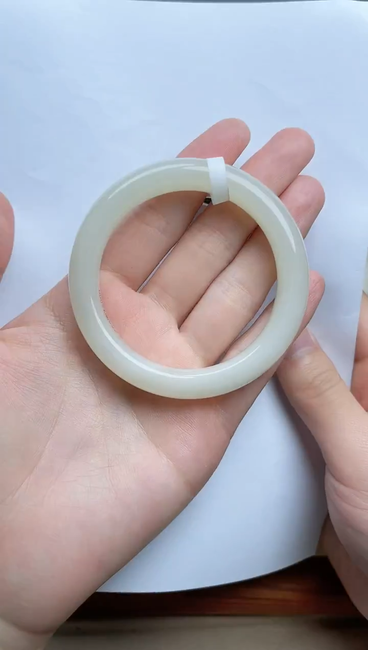 【闪购商品】和田玉手镯未镶嵌56圈口kk