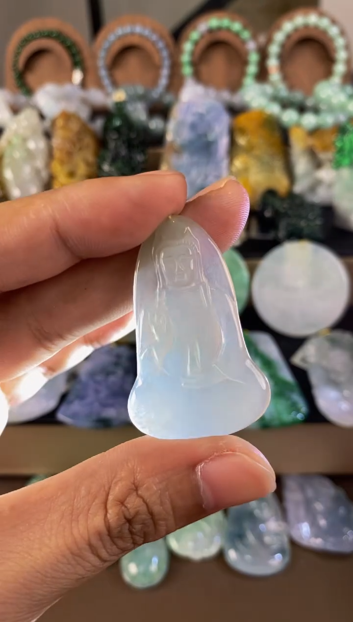 翡翠未镶嵌颈饰素衣