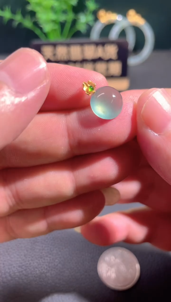 翡翠18K金镶嵌颈饰翡翠