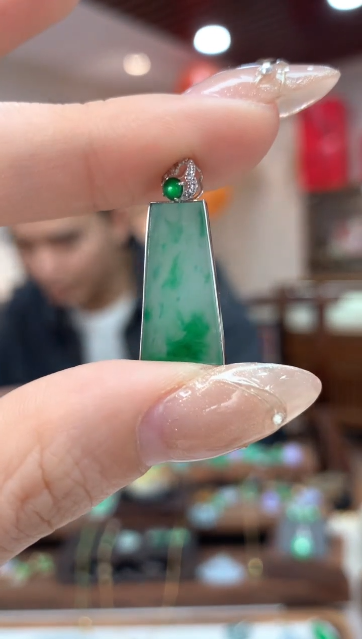 【闪购商品】翡翠吊坠(不含链)18K金镶嵌无事牌