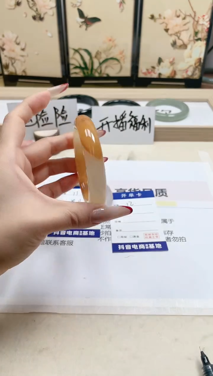 【闪购商品】石英质玉手镯未镶嵌12/55.1