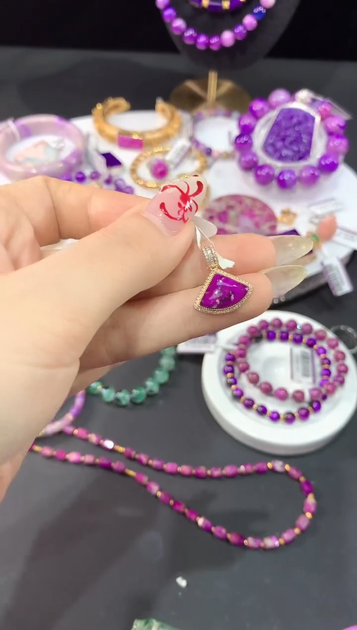 18K金镶嵌苏纪石（舒俱来）.吊坠