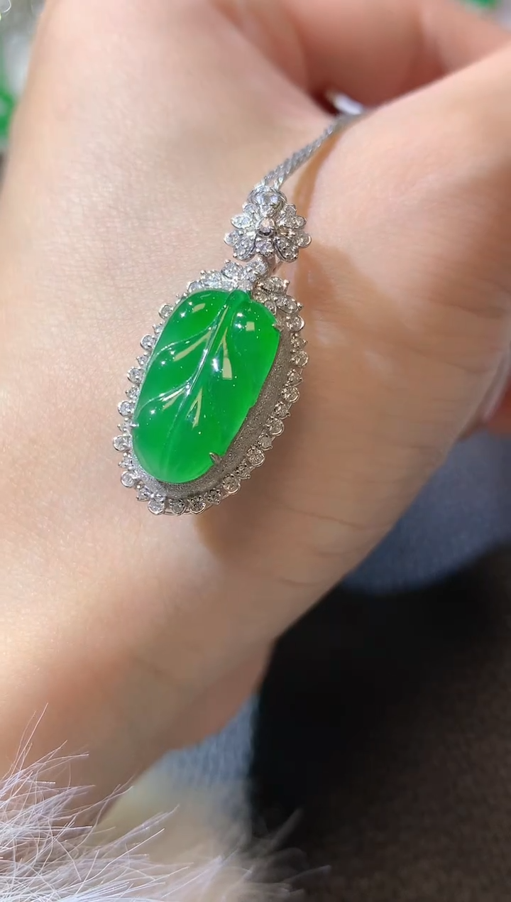 【闪购商品】翡翠吊坠(不含链)18K金镶嵌C18