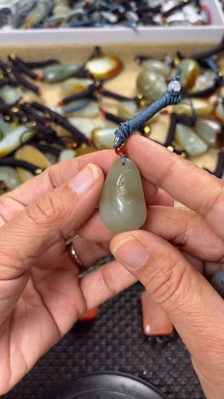 【闪购商品】和田玉颈饰未镶嵌多样性发货没有证书拍一发一有瑕