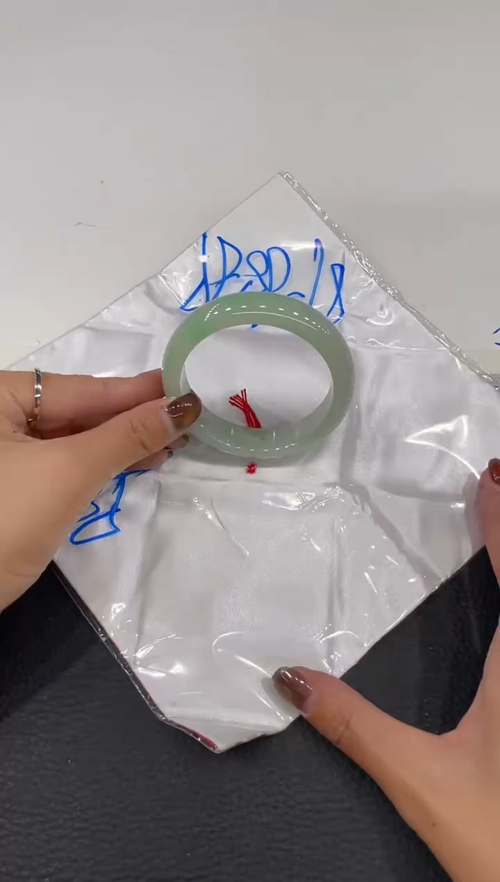 【闪购商品】翡翠手镯未镶嵌手镯