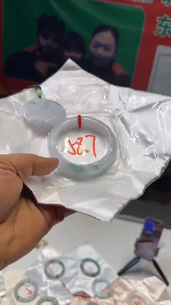 翡翠手镯未镶嵌手镯