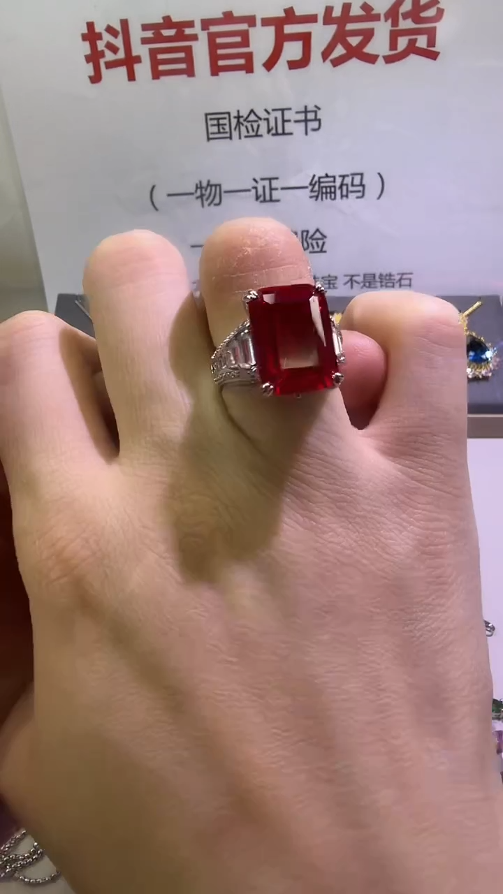 18K金镶嵌戒指红宝石77