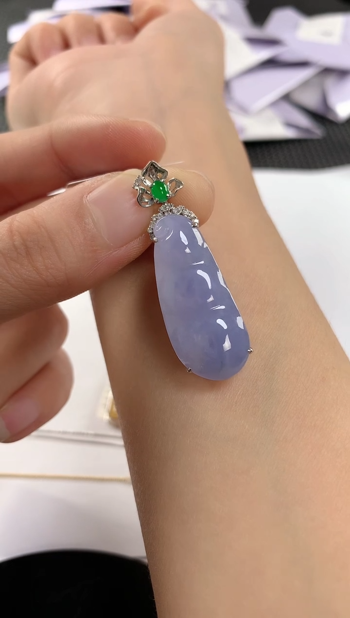 颈饰18K金镶嵌翡翠99