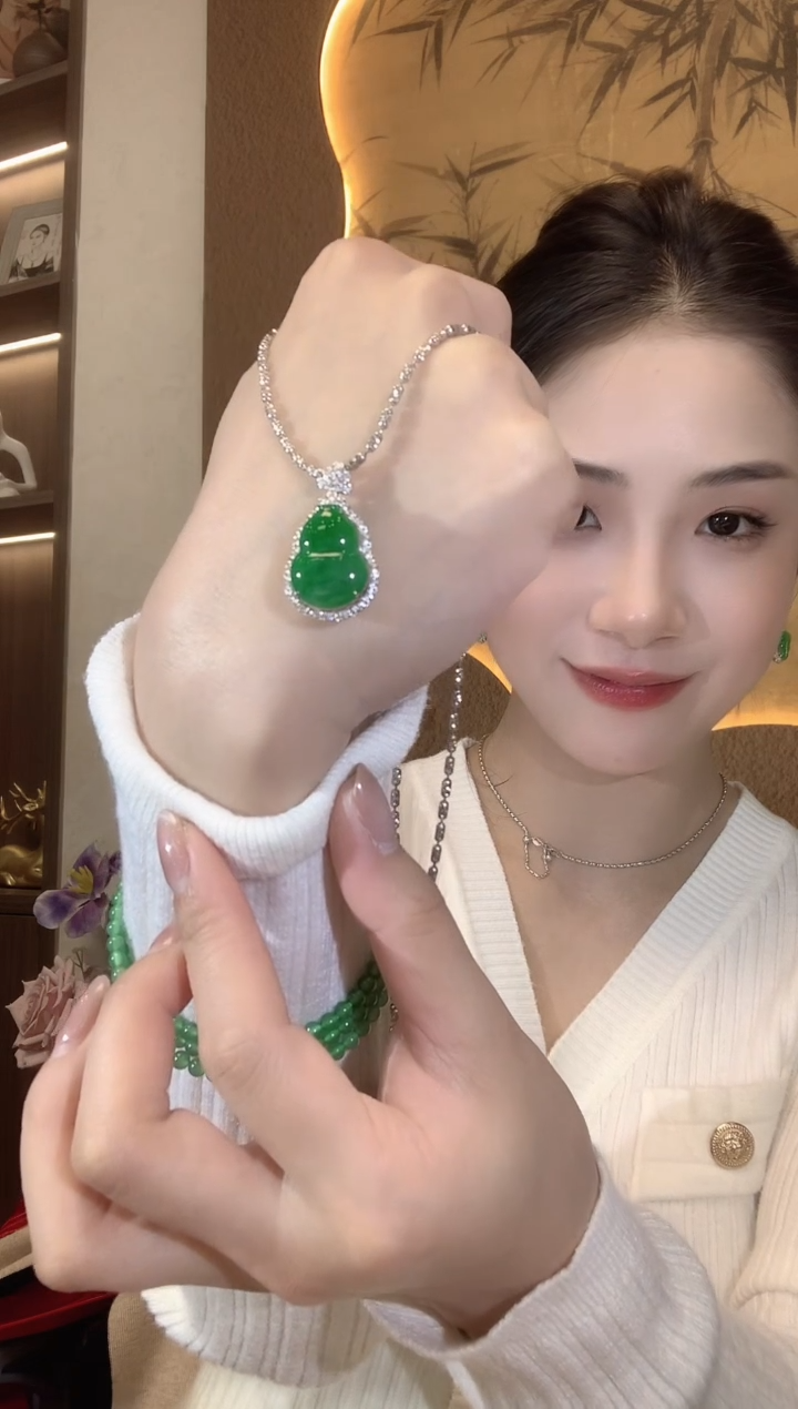 【闪购商品】翡翠吊坠(不含链)18K金镶嵌B56