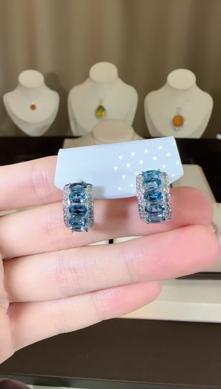 【闪购商品】托帕石耳饰银S925镶嵌耳扣8mm