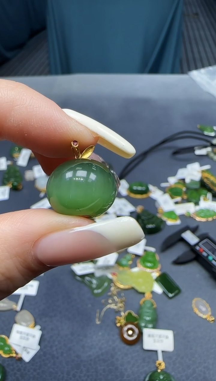 【闪购商品】和田玉挂件18K金镶嵌1