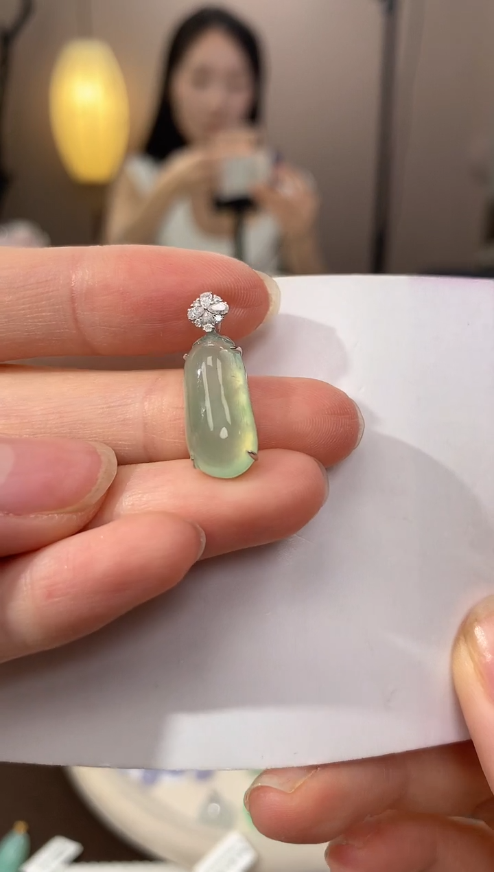 翡翠18K金镶嵌颈饰天然缅甸a货翡翠