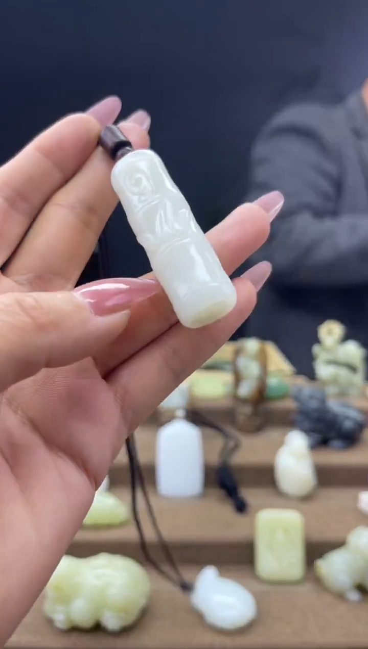 颈饰未镶嵌和田玉1