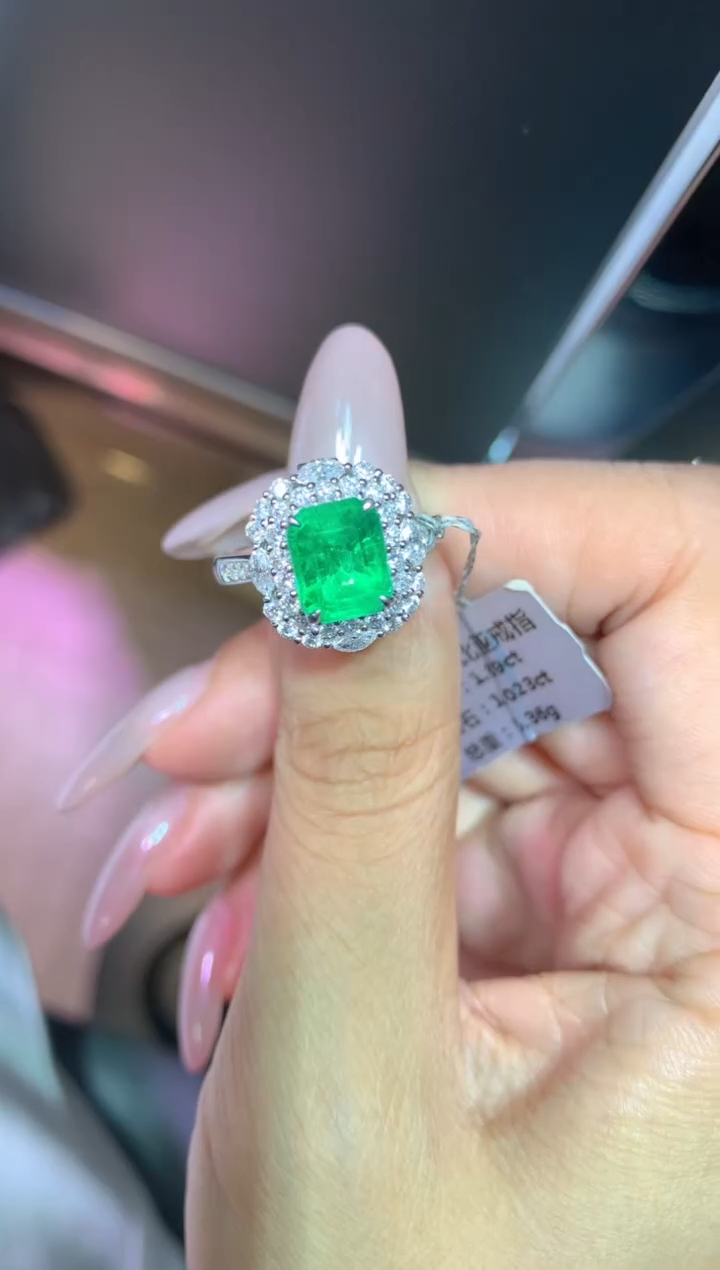 祖母绿戒指18K金镶嵌1.89ct