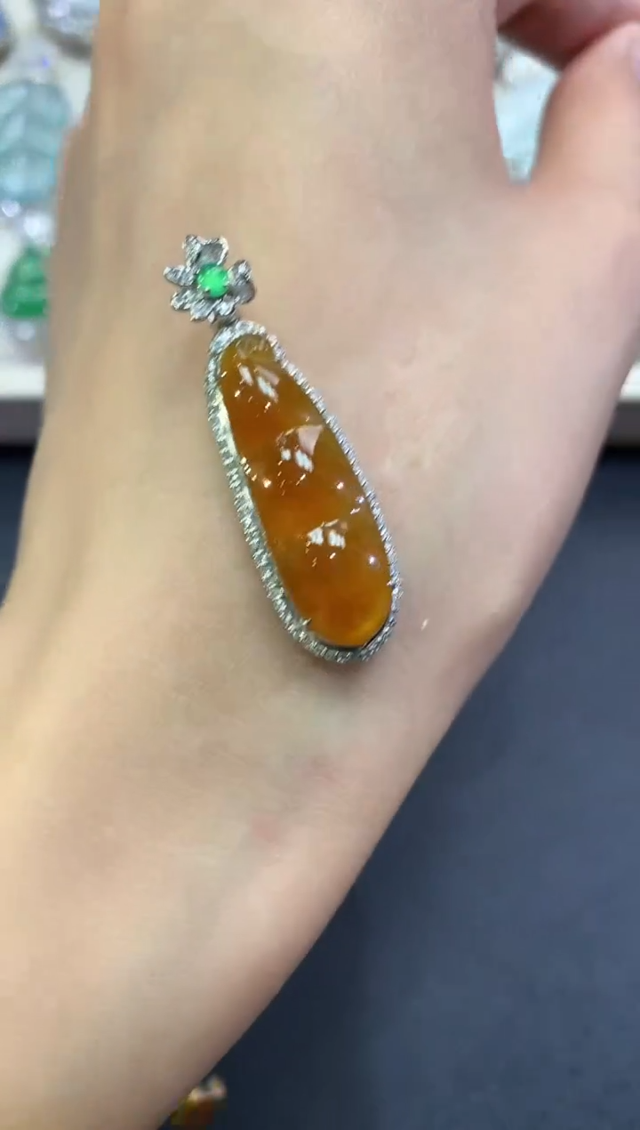 【闪购商品】翡翠吊坠(不含链)18K金镶嵌a154