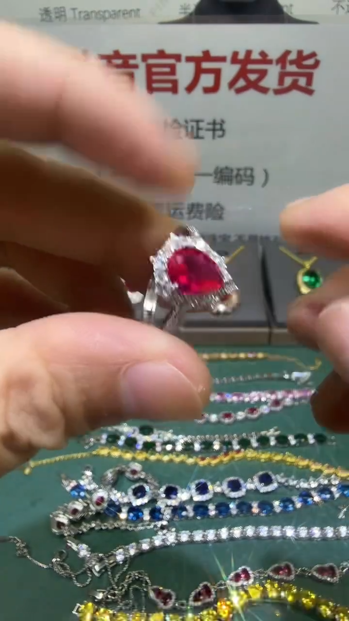 18K金镶嵌戒指红宝石1