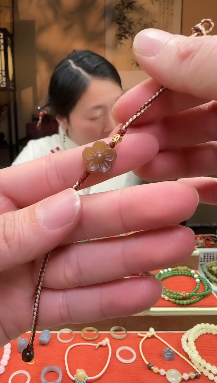 【闪购商品】和田玉（糖玉）手链未镶嵌糖料小花