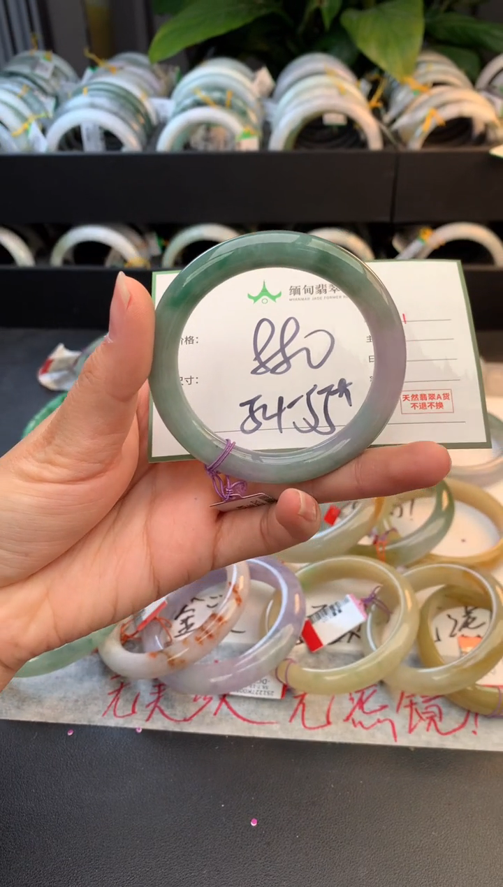 未镶嵌定制翡翠允毛货需精细抛光+多人