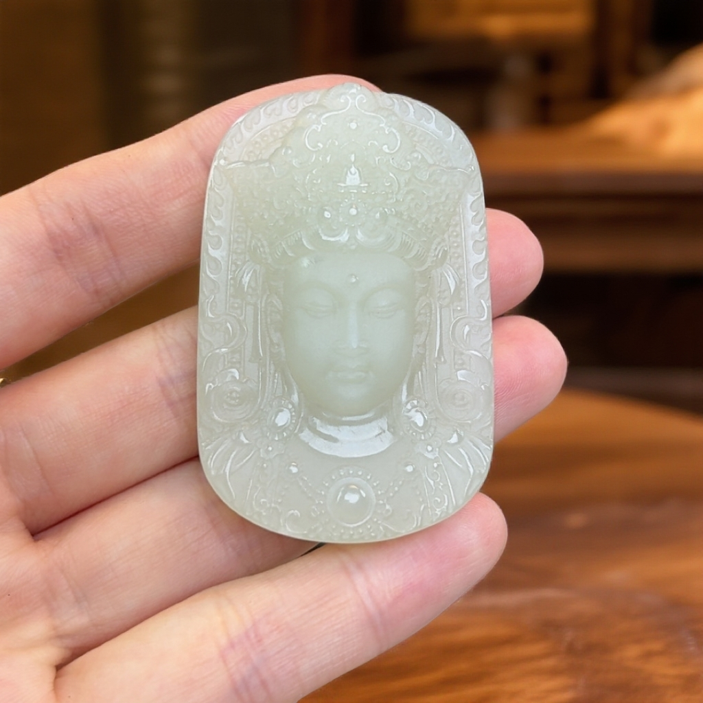 精品和田玉观音头背面禅牌