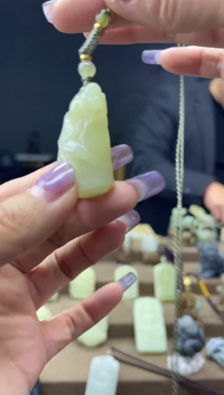 颈饰未镶嵌和田玉1