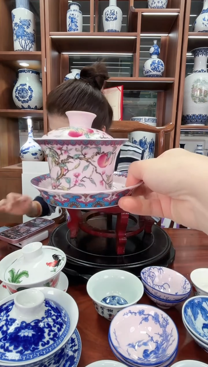 A17景德镇红稀稀九桃三才盖碗