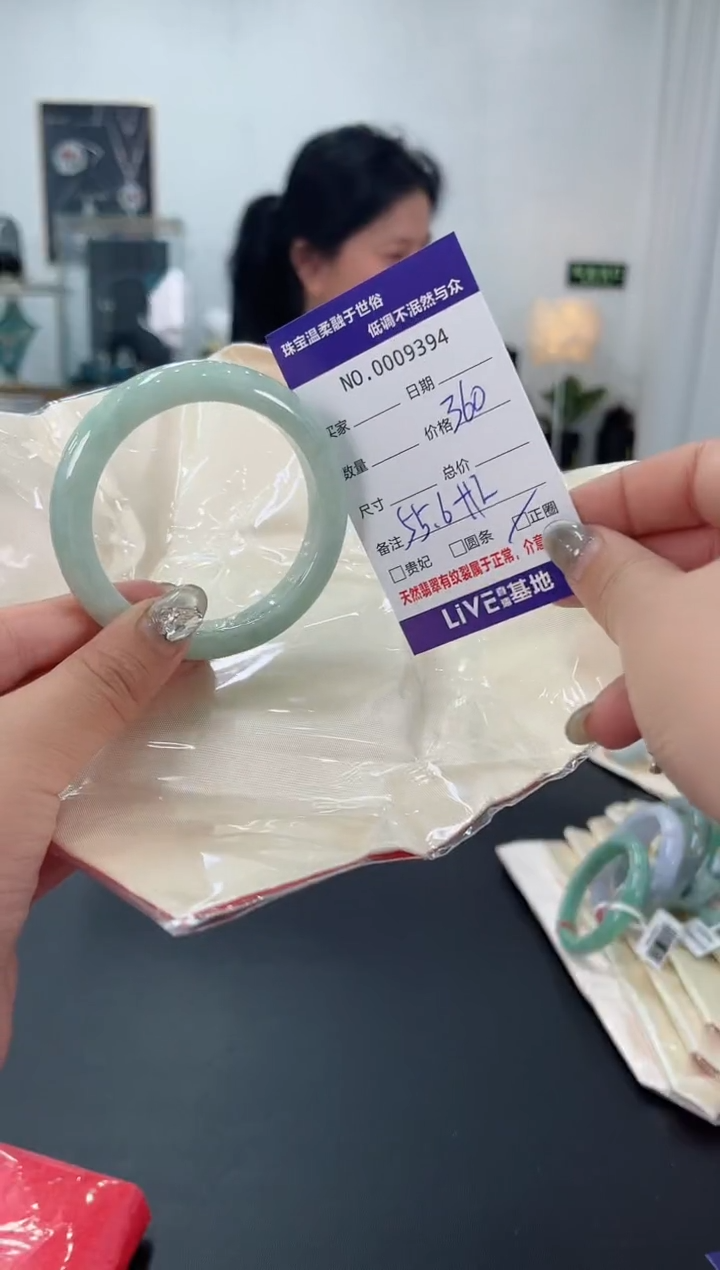 【闪购商品】翡翠手镯未镶嵌天然翡翠A货