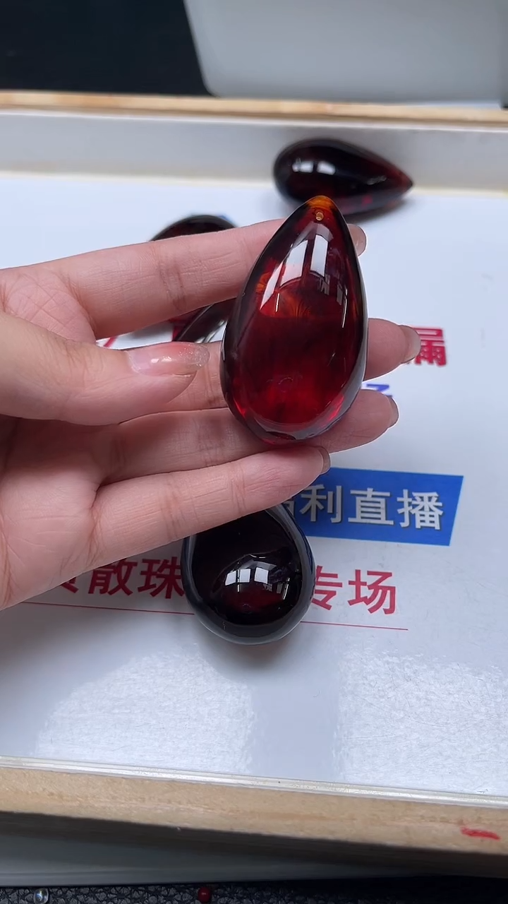 裸石血珀未镶嵌C301 血 珀大水滴 1颗15元