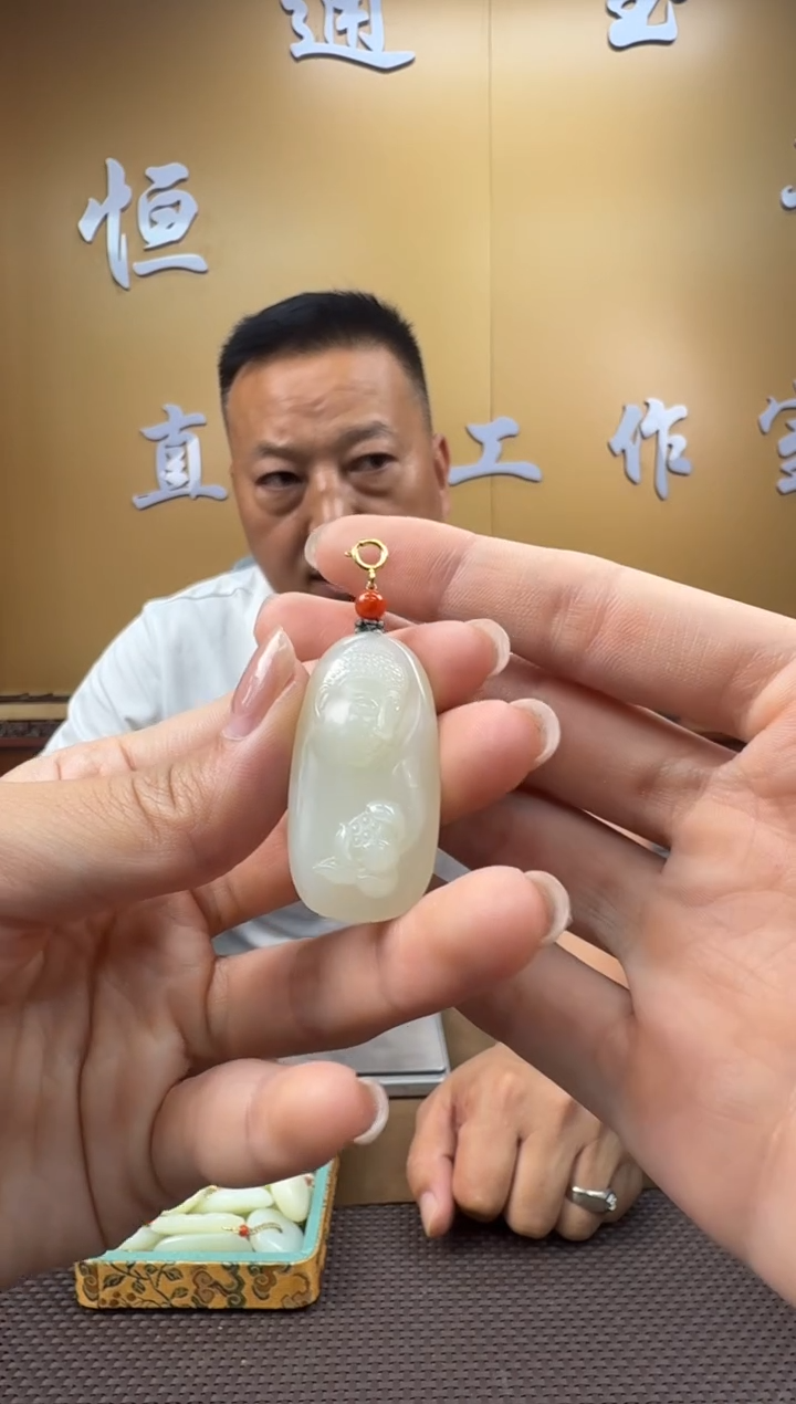 和田玉未镶嵌颈饰挂件