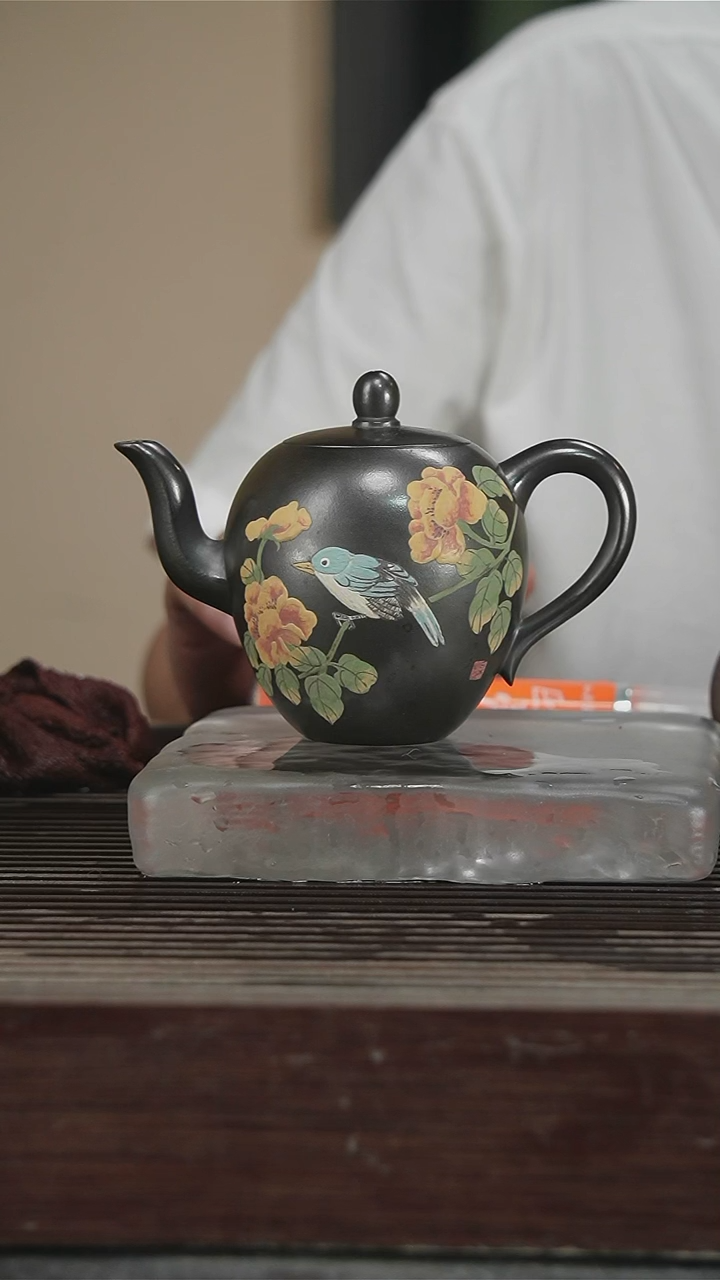 茶壶紫砂范菊英300CC142号带证