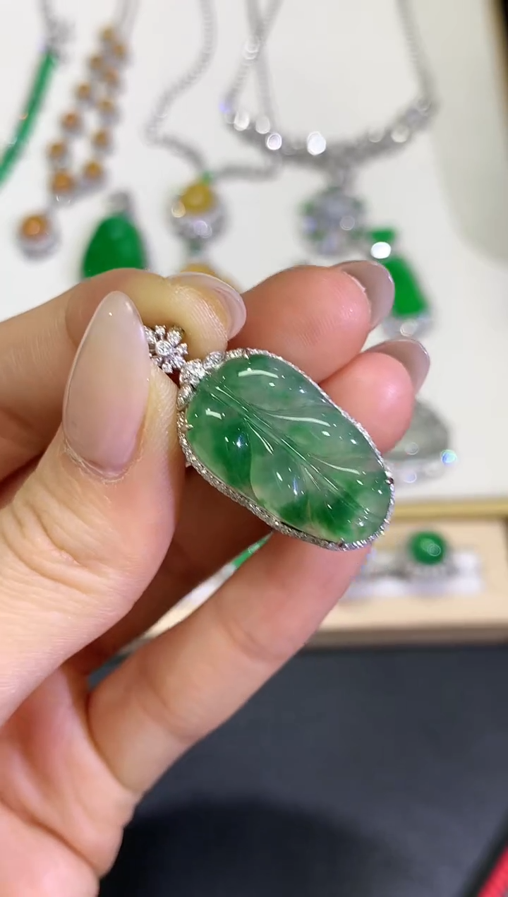 【闪购商品】翡翠颈饰18K金镶嵌团购24