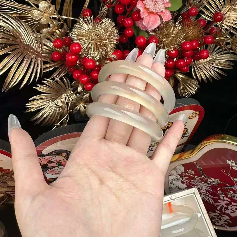 天然玛瑙高冰透马料香槟金手镯（多样性发一）