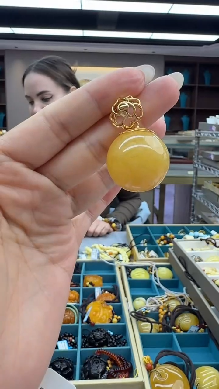 琥珀颈饰未镶嵌171秒拍号 假一罚三 