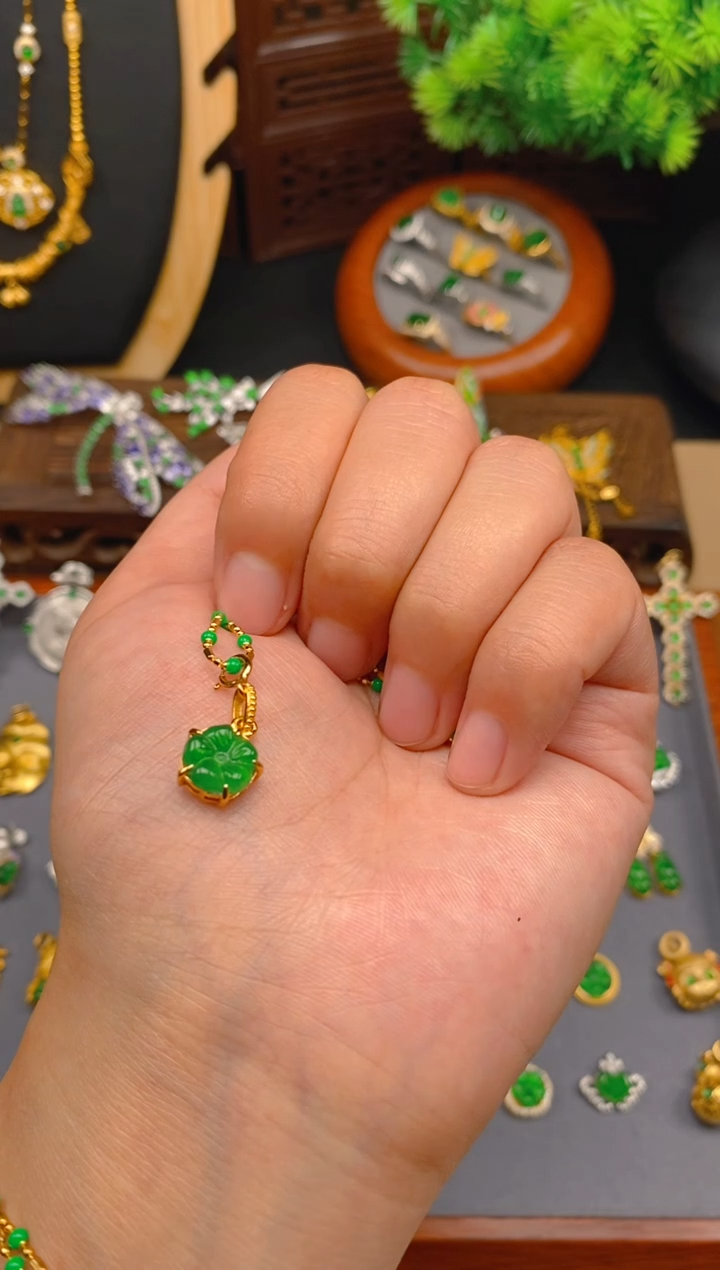 【闪购商品】翡翠吊坠(不含链)银S925镶嵌花花吊坠