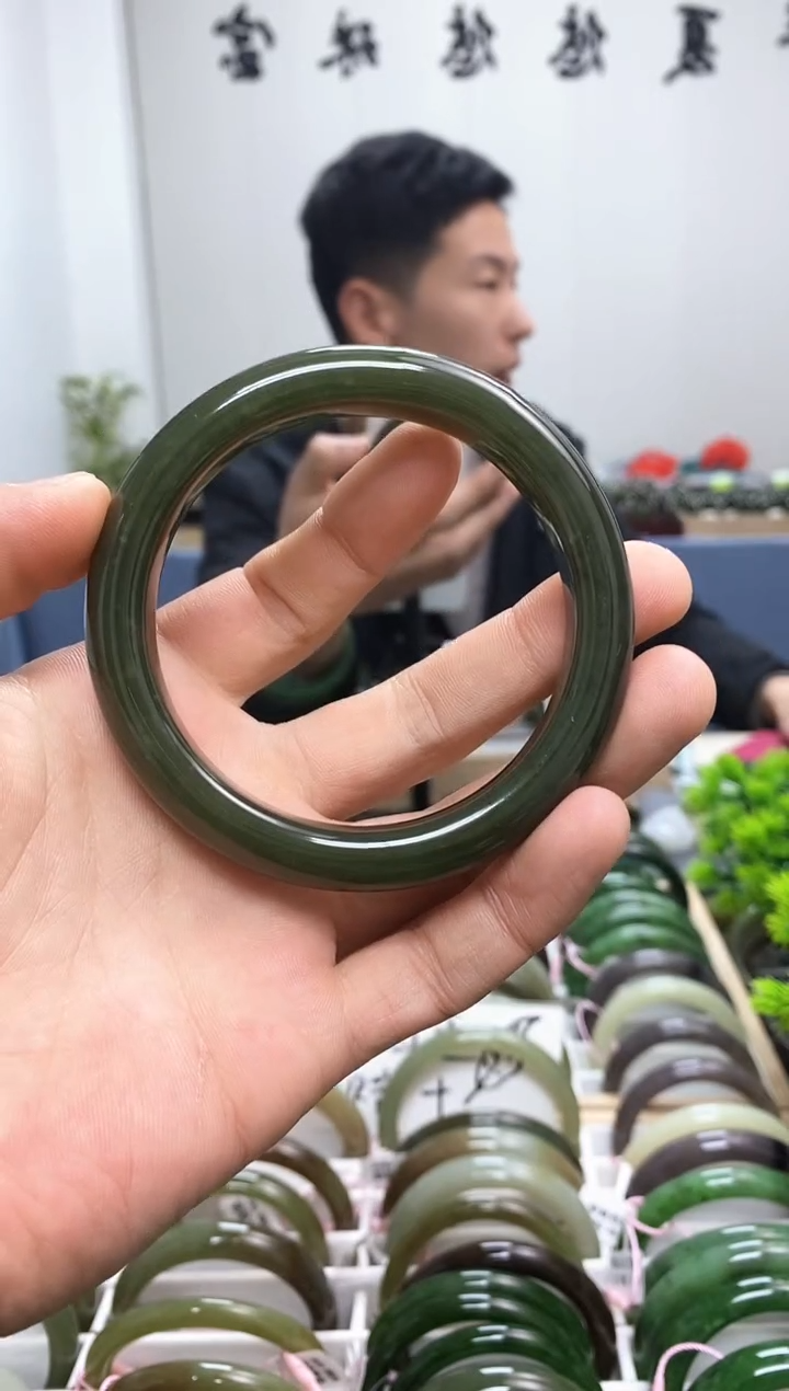 和田玉未镶嵌手镯62.8（13.5）