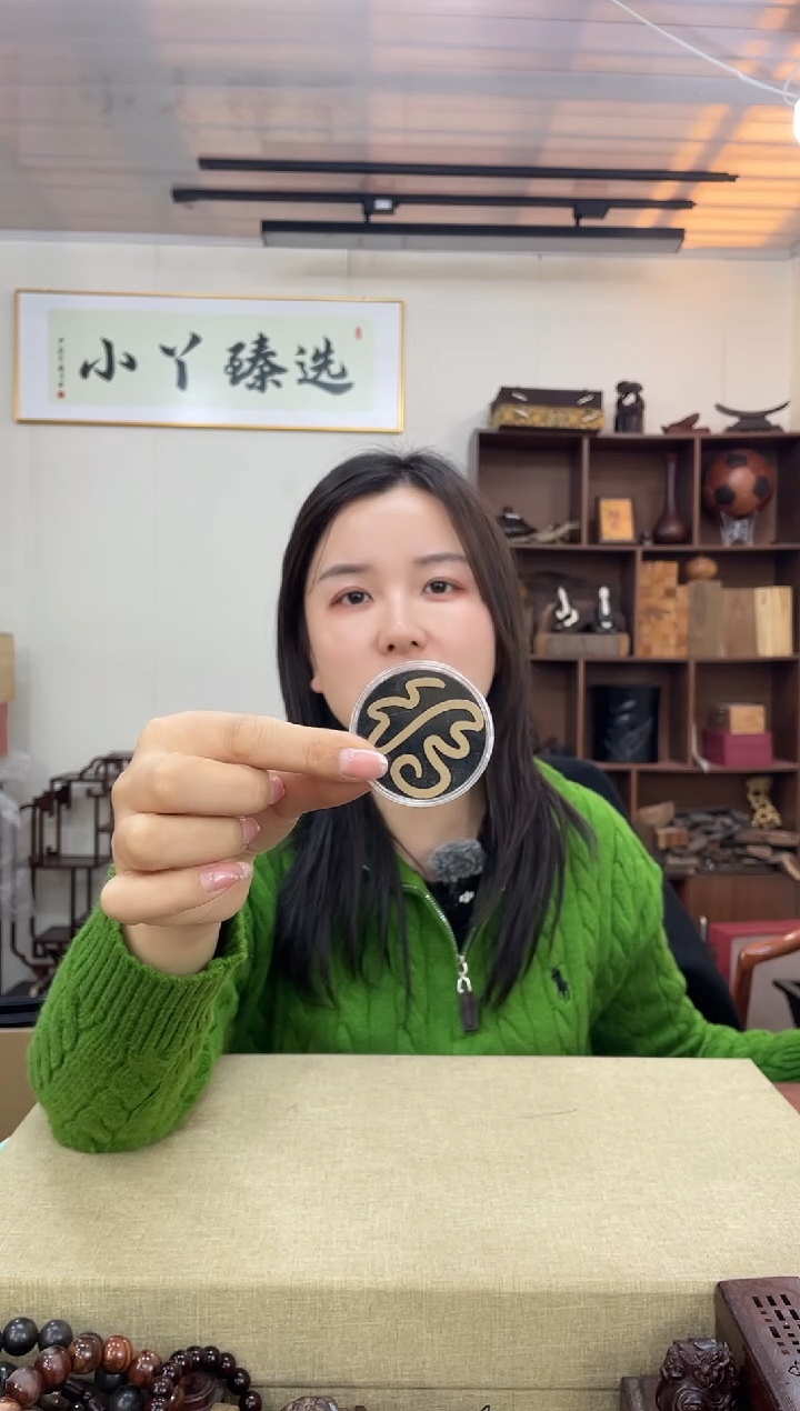 乌木类472老山檀香摆件+红色单圈串2g+