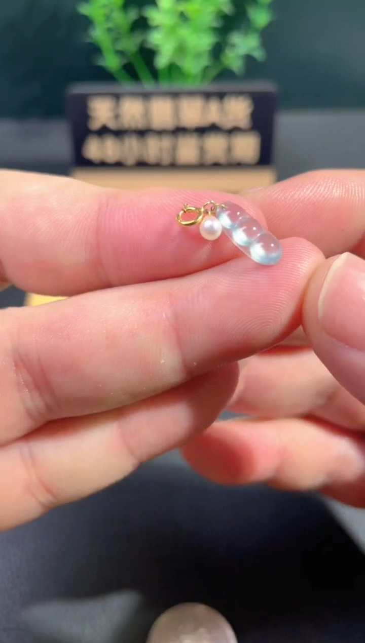 颈饰18K金镶嵌翡翠翡翠